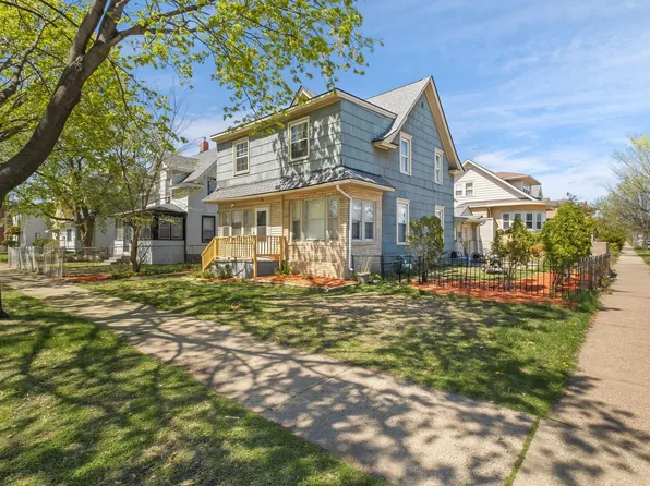 1541 Charles Ave, Saint Paul, MN 55104