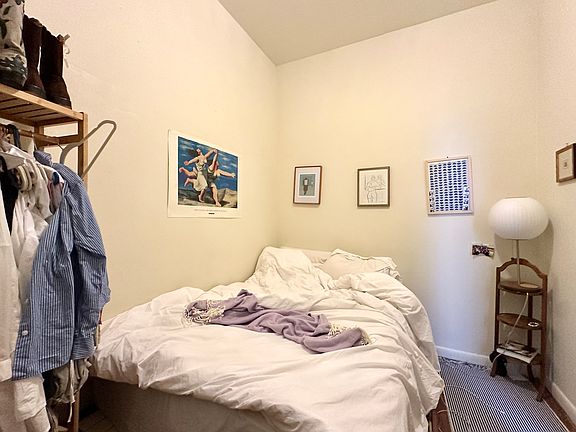 3rd image of 306 W 21st St APT 3