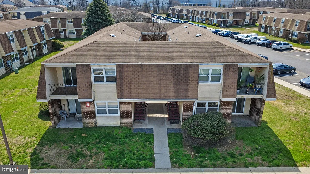 Building Photo - 24 Florence Tollgate Pl #1