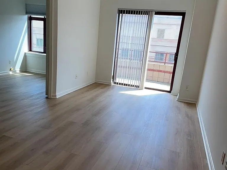 2400 Clarendon Blvd #Penthouse 08 — Photo 4