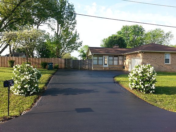 Driveway on side of house 