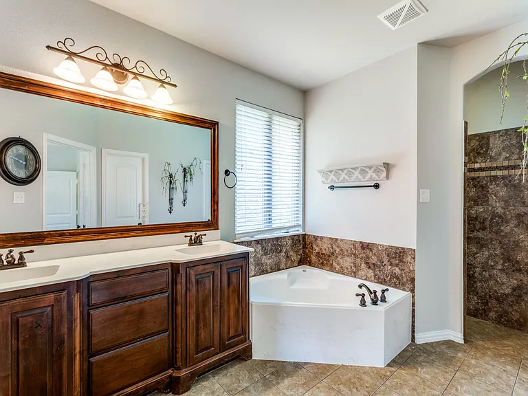 10961 Silver Horn Dr — Photo 10