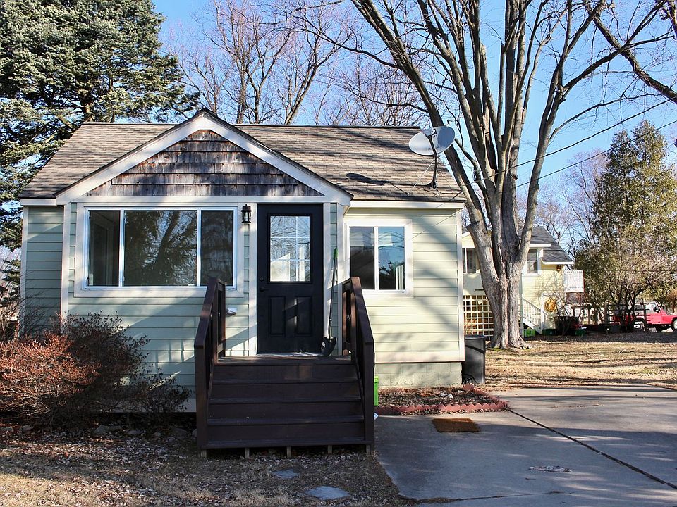 1st image of 3129 Caroline St