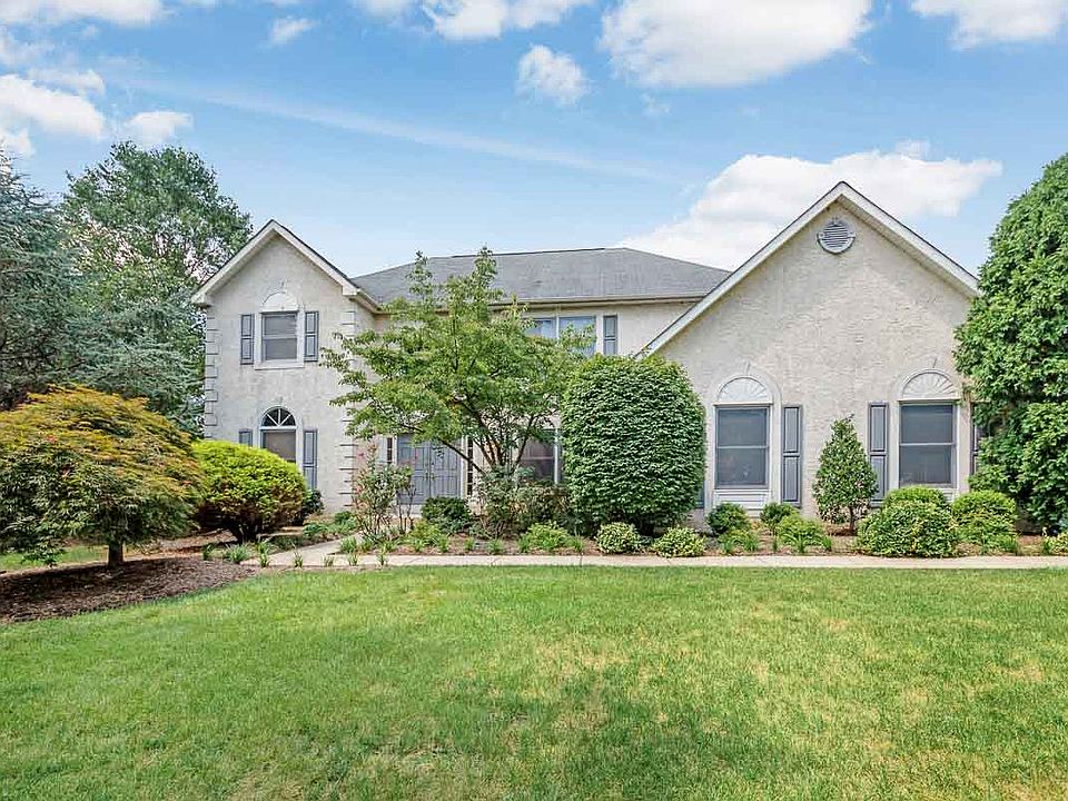 1st image of 137 Anselm Dr