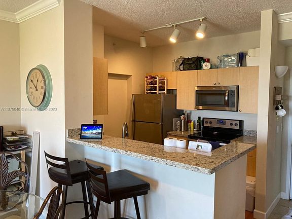 3rd image of 1900 Van Buren St APT 507B