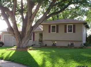 1836 110th Circle Ave, Omaha, NE 68154