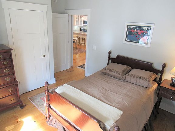 5th image of 1006 Fisher St