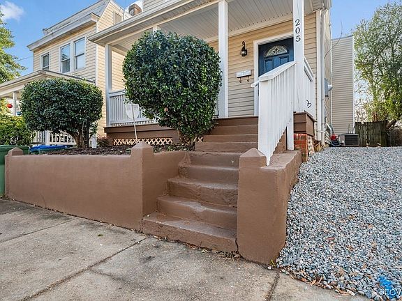 4th image of 205 E 16th St