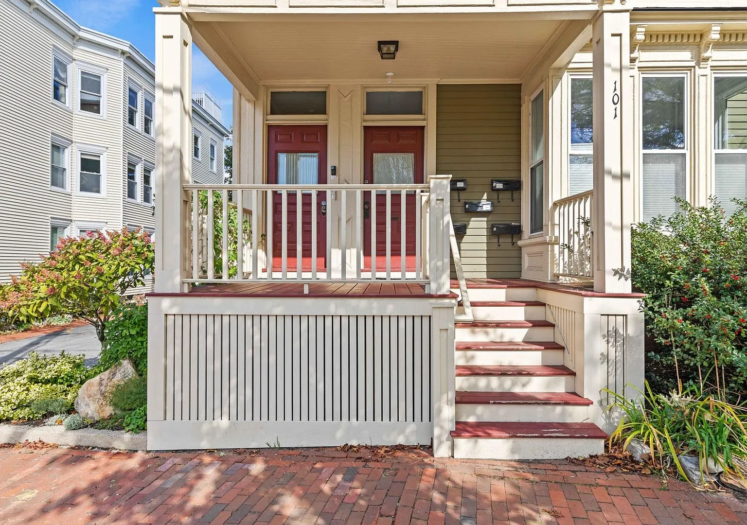 Large, sunny 3BR/2BA directly across from North St Park! — Photo 1