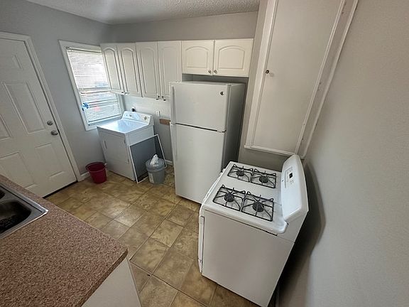 4th image of 273 W Longview St