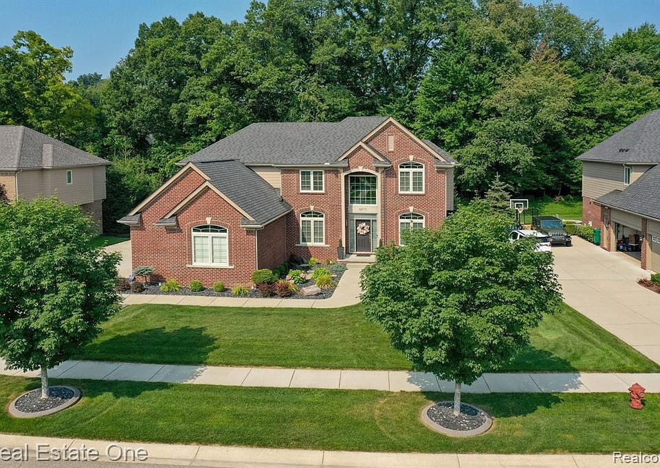 6075 Birchcrest Ln, Commerce Township, MI 48382 Zillow