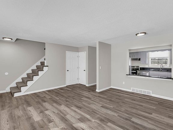 5th image of 218 E Hargis St #B
