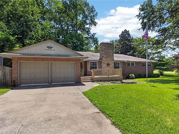 2nd image of 3301 Brookside Ln