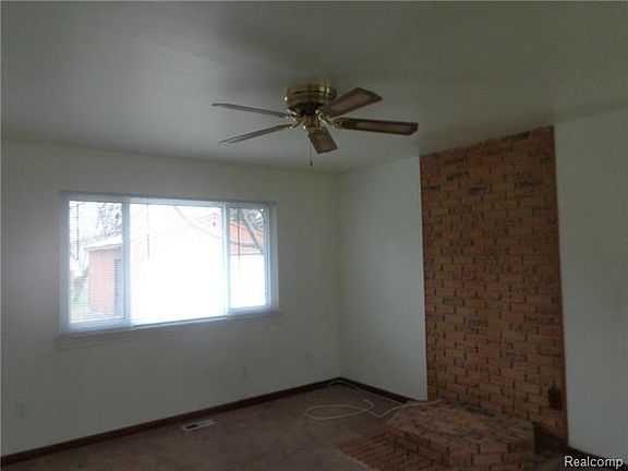 2nd image of 39040 Grennada St