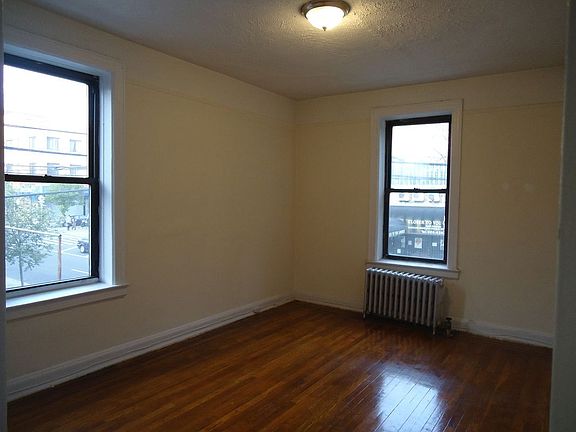 4th image of 32-16 Crescent St #Kk2