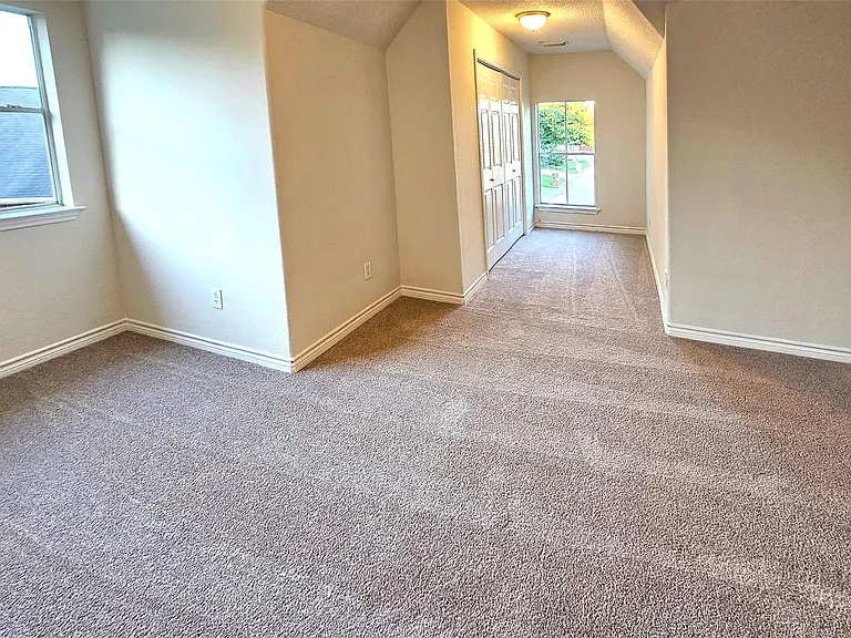 2202 Cherry Hill Ct — Photo 23