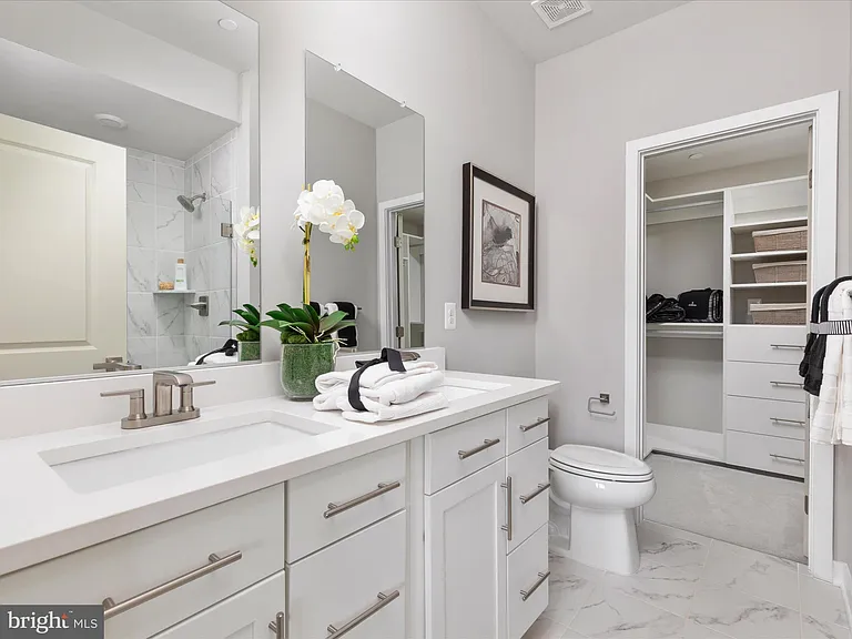 1341 Aspen NW — Photo 18