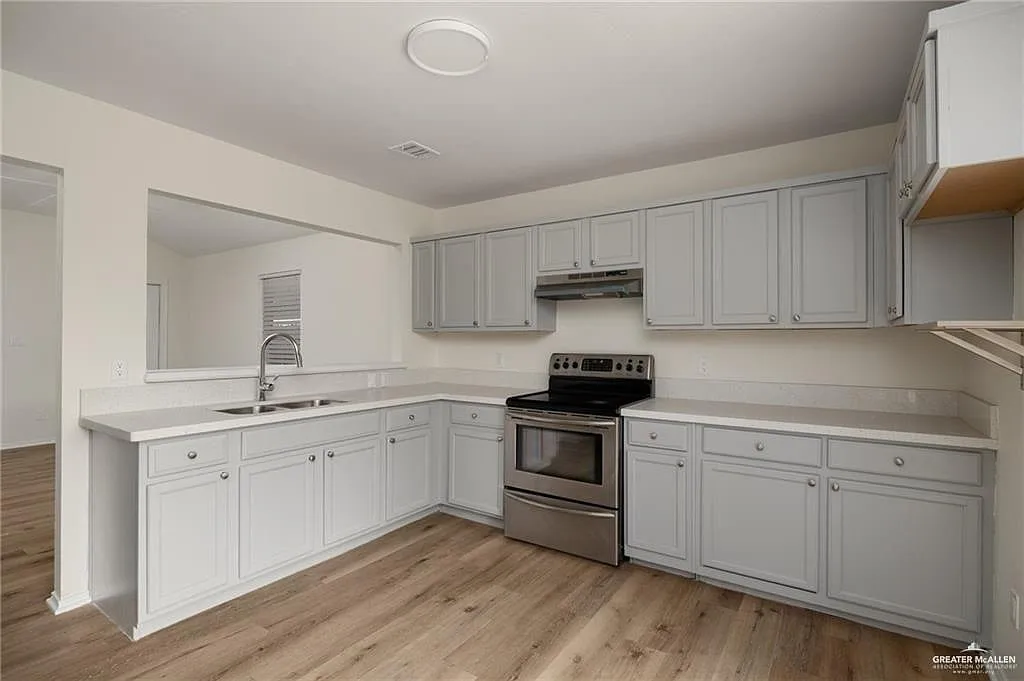 3 bed, 2.0 bath, 1239 sqft, $1,620 — Photo 3