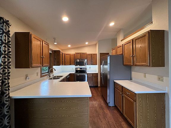 5th image of 622 N Woods Edge Dr