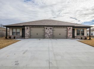 1202 S Haden St #B, Siloam Springs, AR 72761