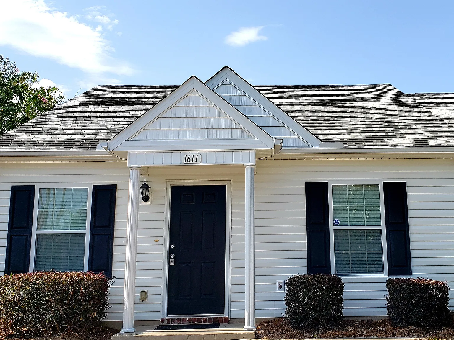 2 bed, 1092 sqft, $1,300 — Photo 1