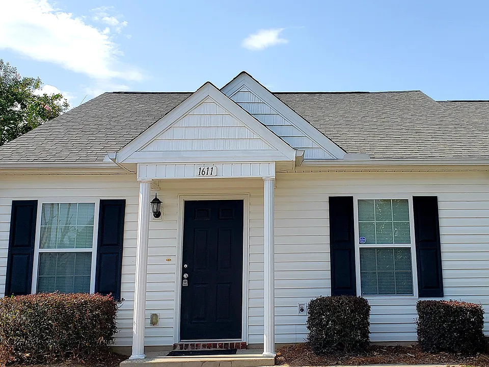 1611 Emma St
