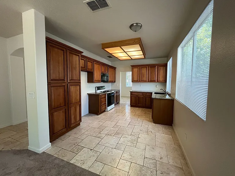 2821 Babson Dr — Photo 5