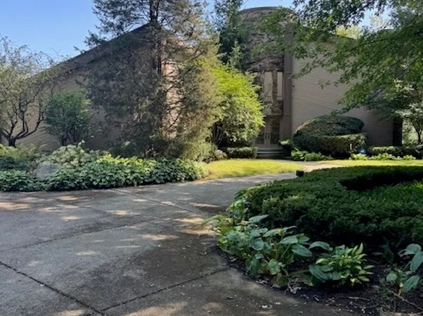 (undisclosed Address), Riverwoods, IL 60015