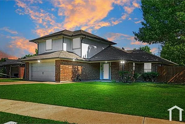 364 La Quinta Cir S — Photo 1