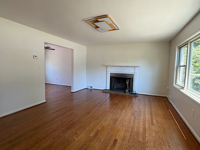 1214 Lakemont Dr — Photo 2