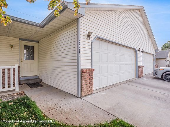3rd image of 2531 Shetland Dr #B