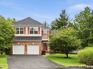 13 Oakwood Ct, Cedar Grove, NJ 07009
