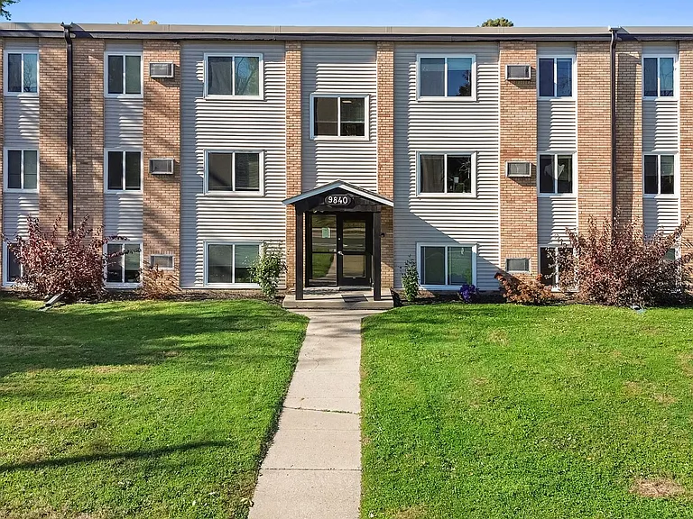 9840 Nicollet Ave S — Photo 12