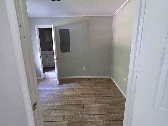 5th image of 37168 6th St #1