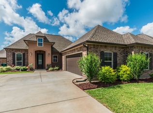 220 Lexi Falls Ln, Broussard, LA 70518