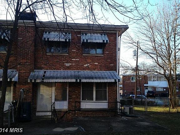 2nd image of 3916 Essex Ct