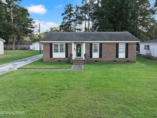 511 W Stevens Street, Wallace, NC 28466