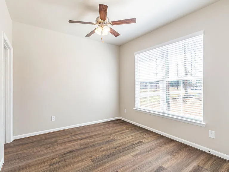 135 Park Place Cir #B — Photo 18