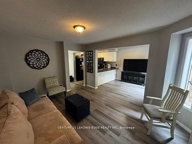 Building Photo - 497 Nottingham Cres