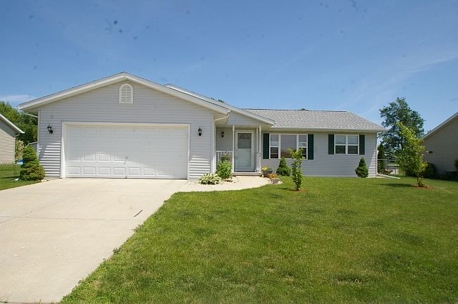 1st image of 90 Deanna Dr
