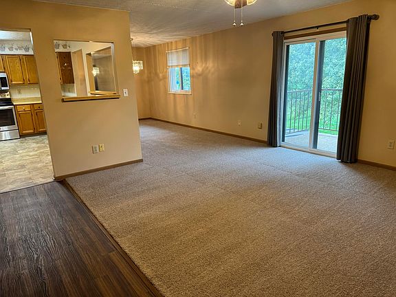 5th image of 5885 Beechcroft Rd APT 218
