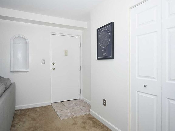 4th image of 110 Royal Oak Dr