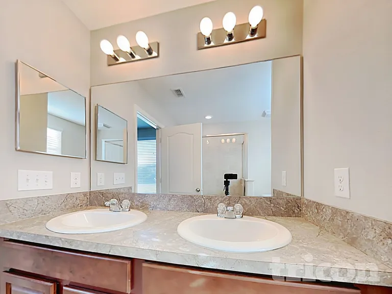 4938 Reflecting Pond Cir — Photo 8