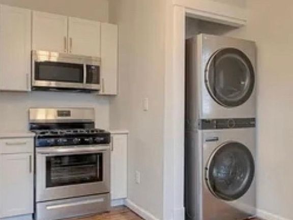 4th image of 3659 Paxton Ave #1