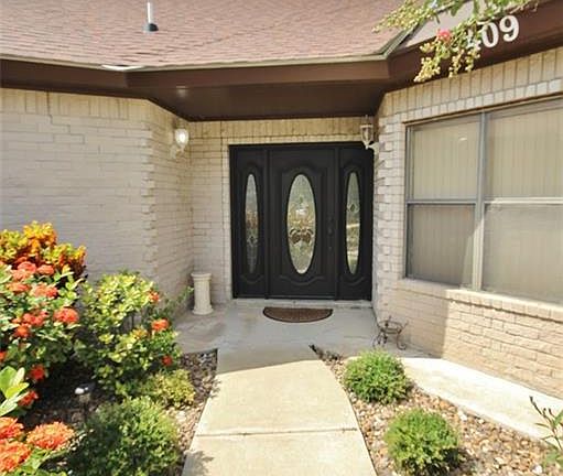 3rd image of 409 Melanie Dr