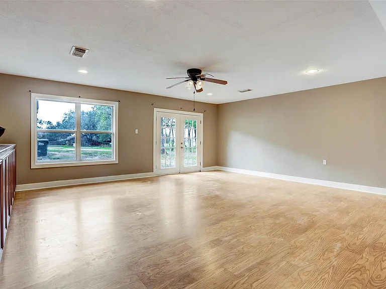 1207 N Meyer St — Photo 8