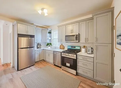 Building Photo - 13 N Spring St #2F