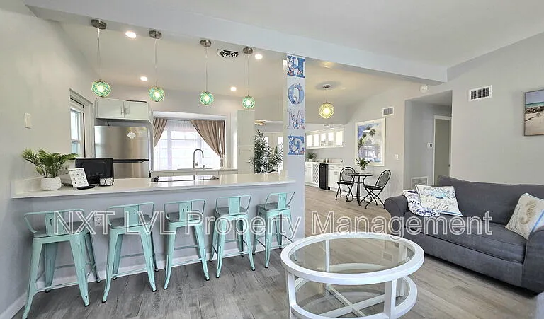 2348 Burton Ave — Photo 11