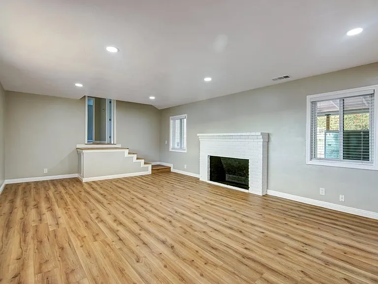 125 Hecker Pass Rd — Photo 3