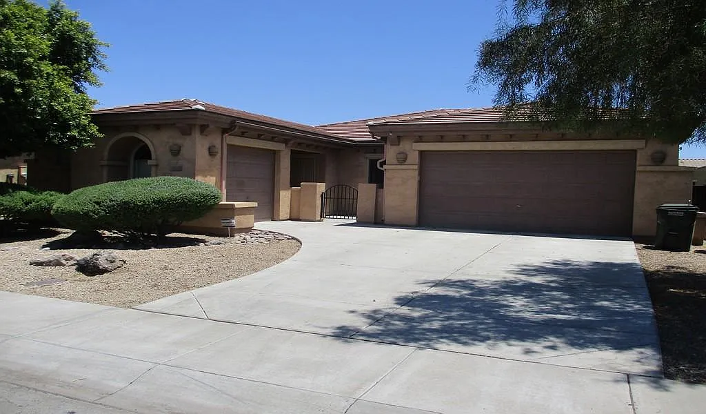 4 bed, 2308 sqft, $1,795 — Photo 1